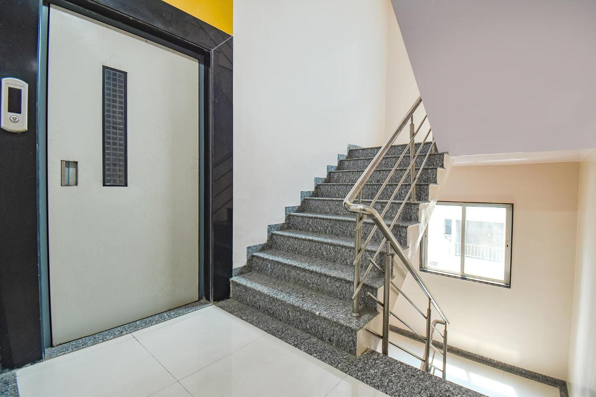 Fabhotel Skylight Studio Rooms - Nr Mcf Camp Πούνε Εξωτερικό φωτογραφία