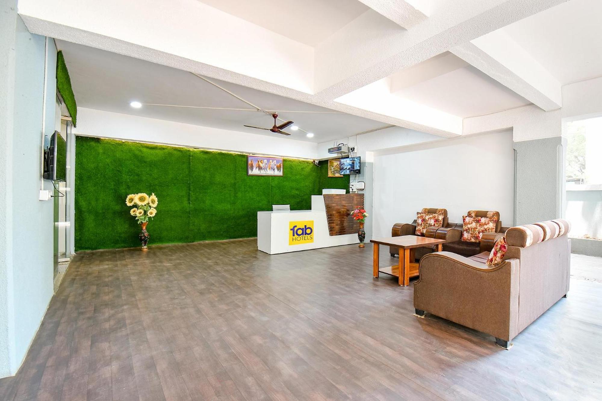 Fabhotel Skylight Studio Rooms - Nr Mcf Camp Πούνε Εξωτερικό φωτογραφία
